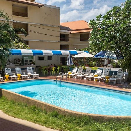 Porterhouse Beach Hotel Patong Buitenkant foto