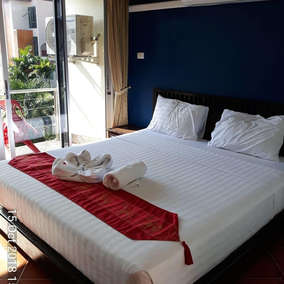 Porterhouse Beach Hotel Patong Buitenkant foto