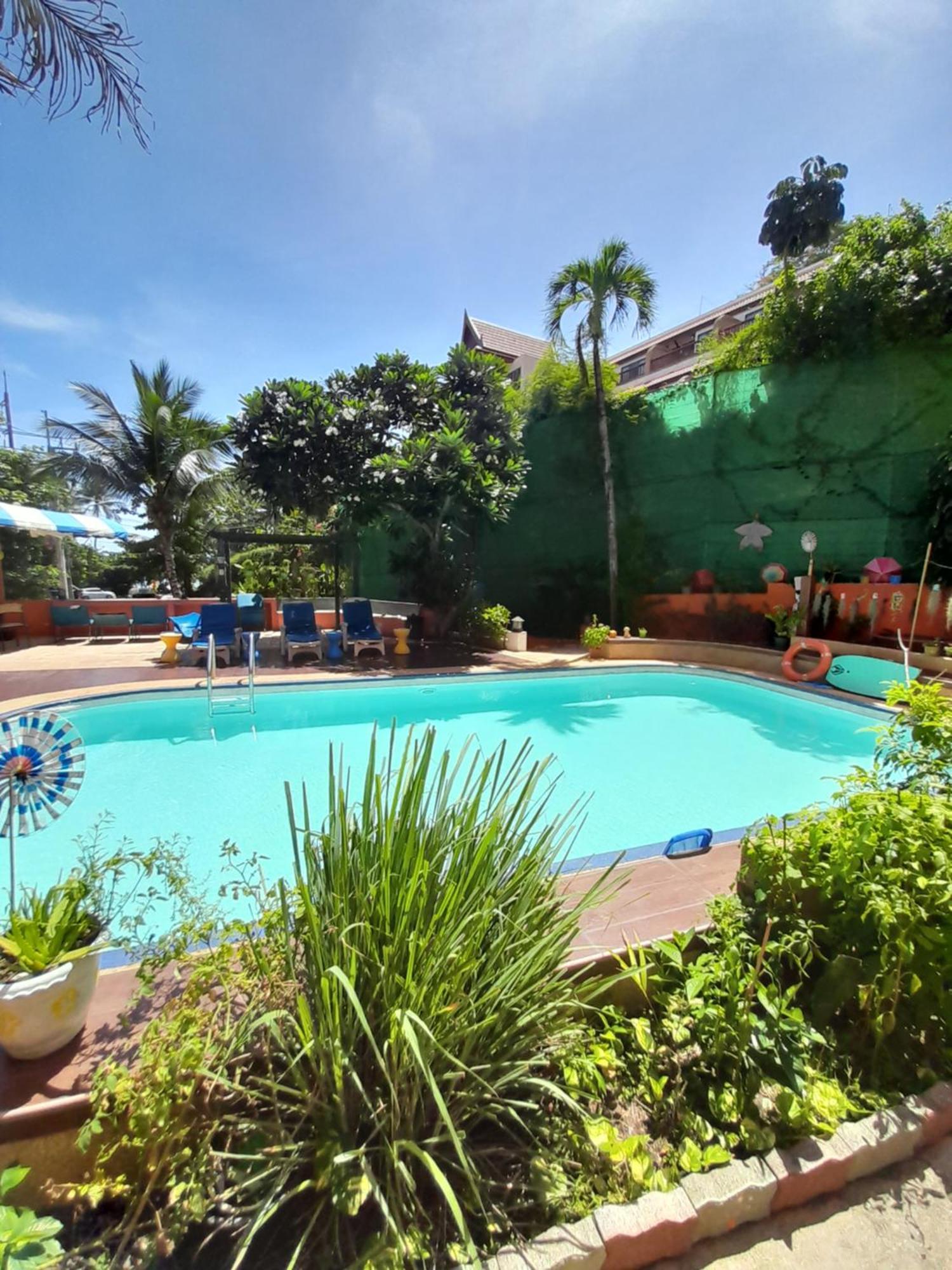 Porterhouse Beach Hotel Patong Buitenkant foto
