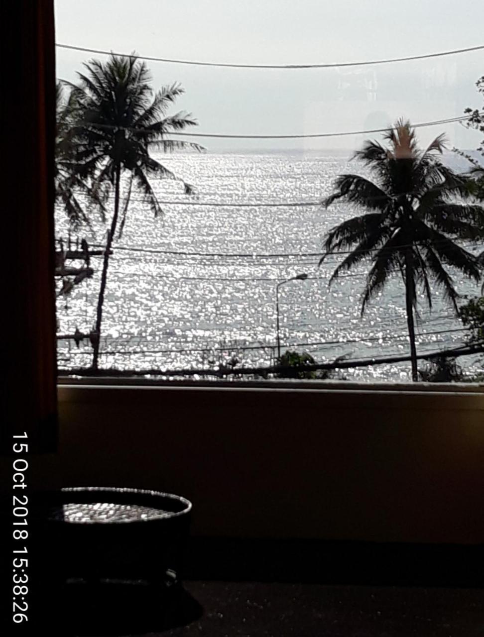 Porterhouse Beach Hotel Patong Buitenkant foto