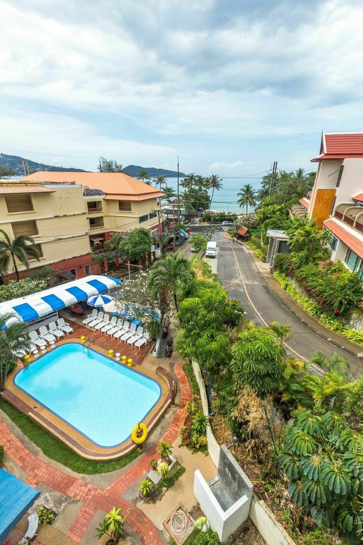 Porterhouse Beach Hotel Patong Buitenkant foto