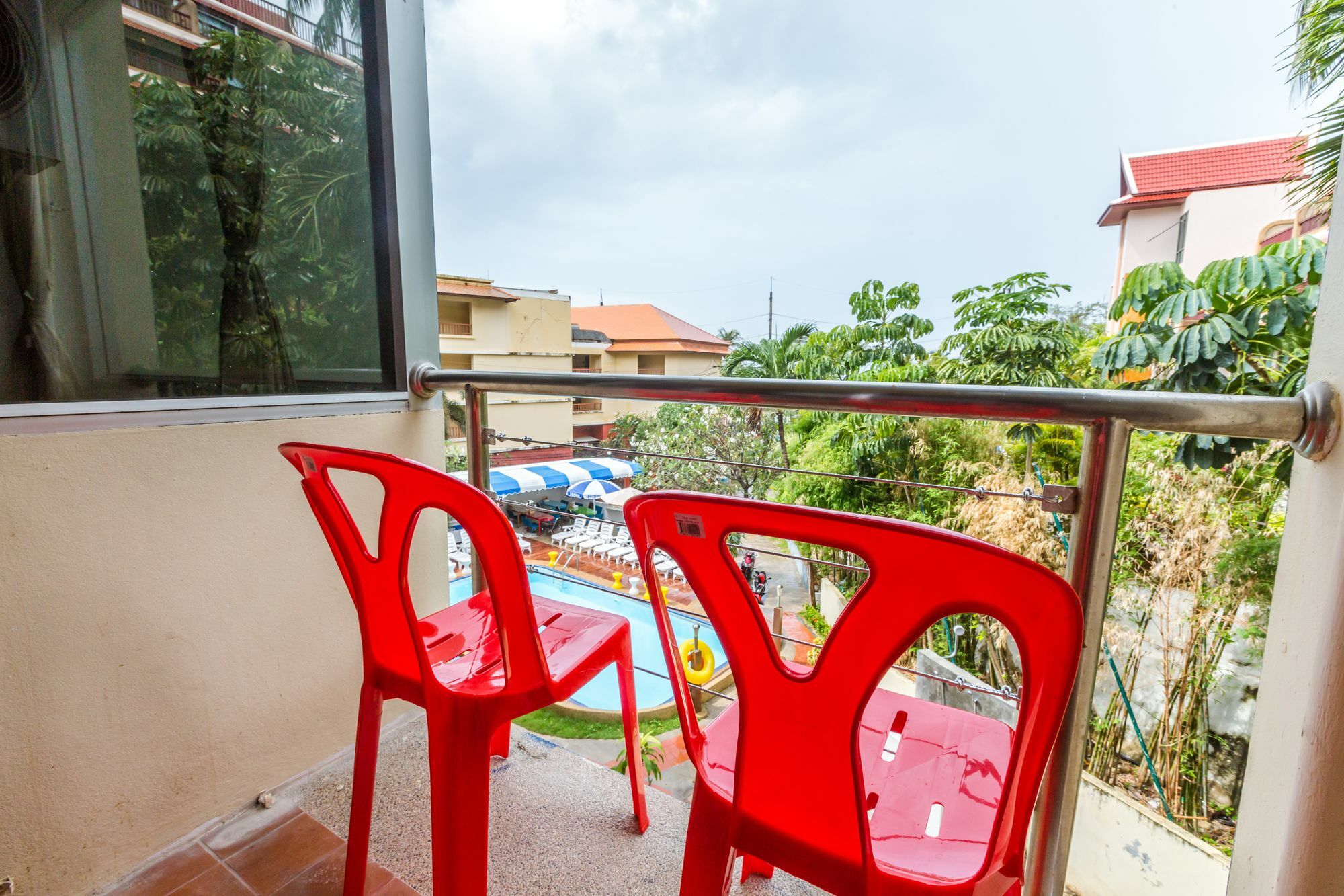 Porterhouse Beach Hotel Patong Buitenkant foto