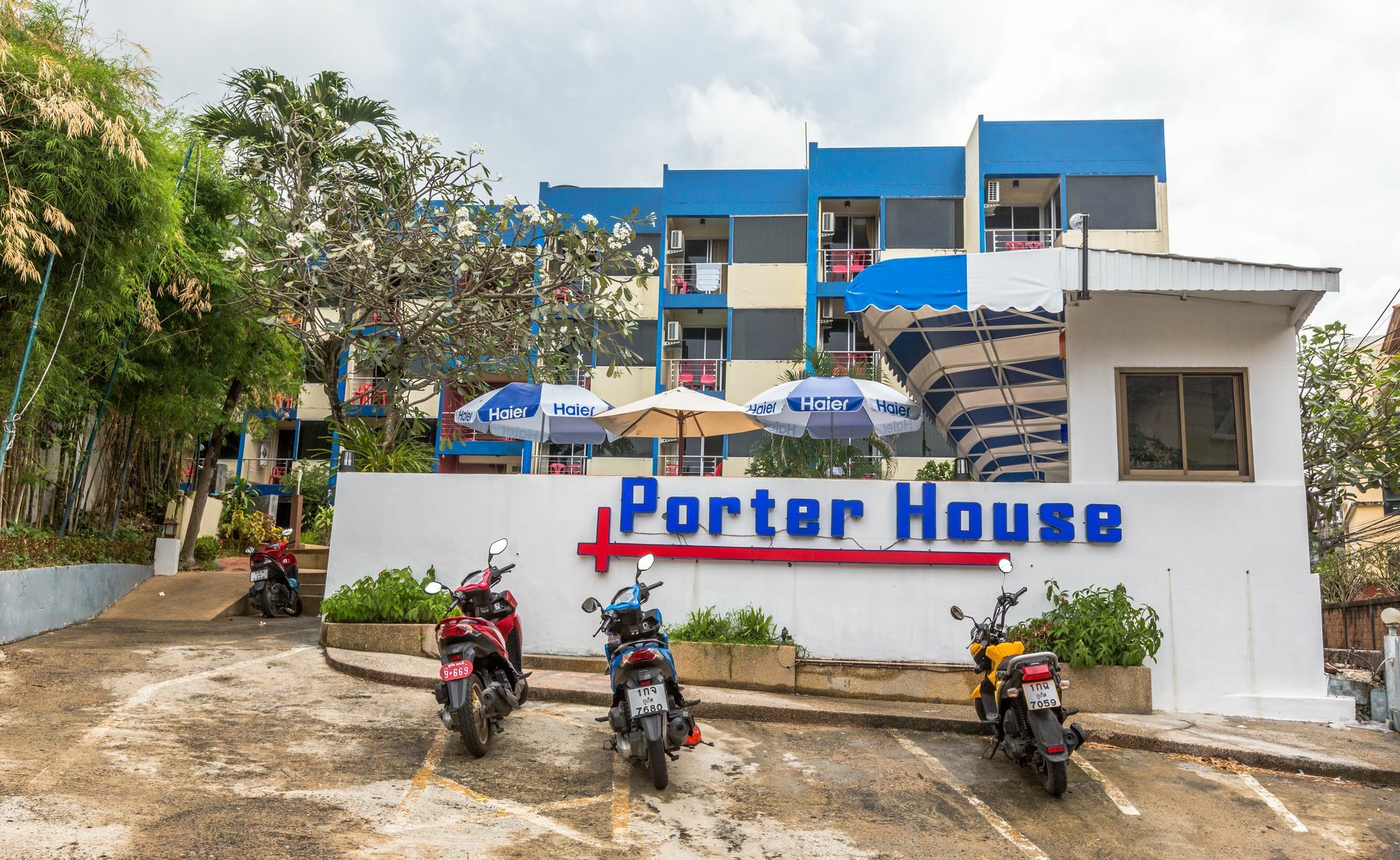 Porterhouse Beach Hotel Patong Buitenkant foto