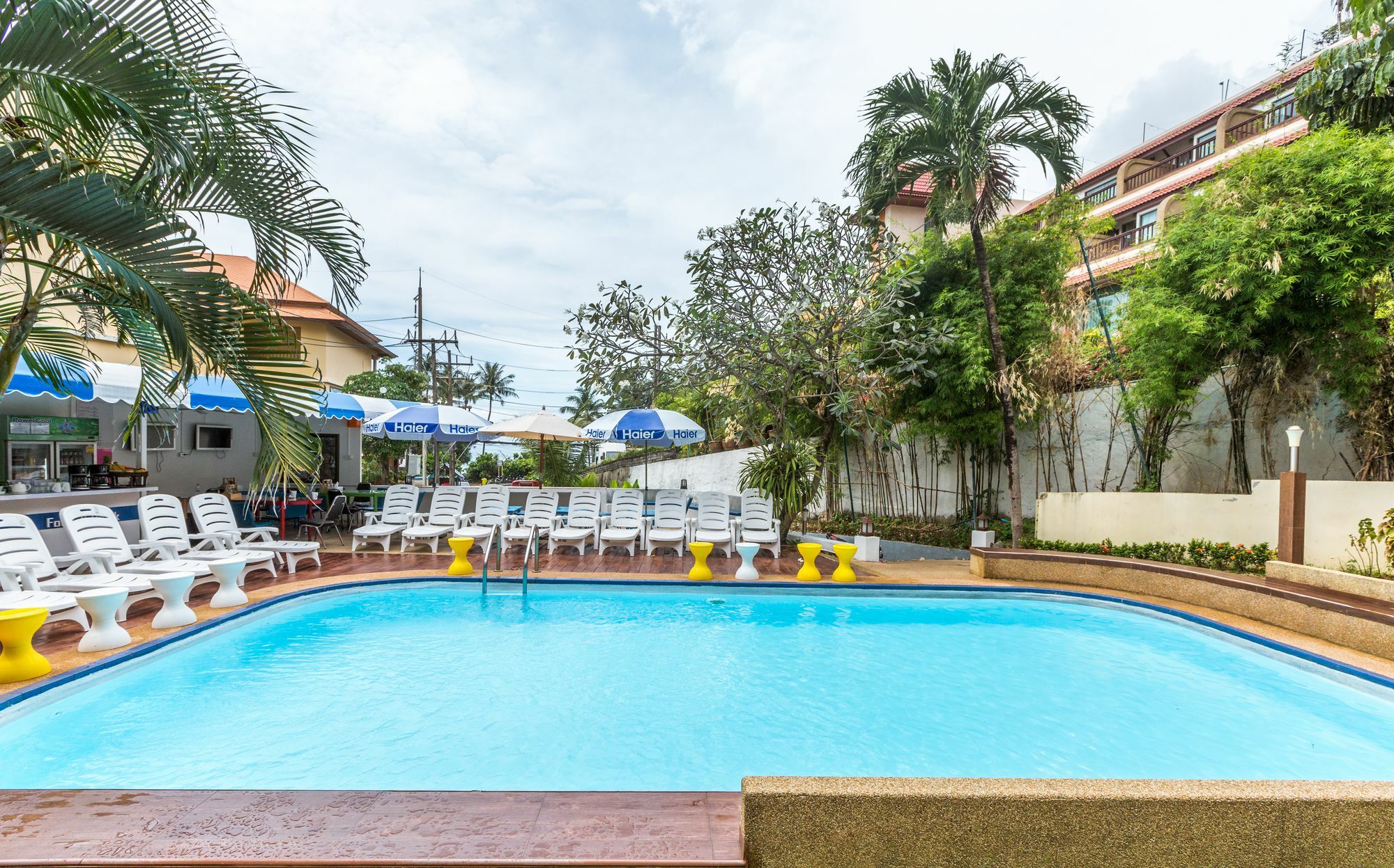 Porterhouse Beach Hotel Patong Buitenkant foto