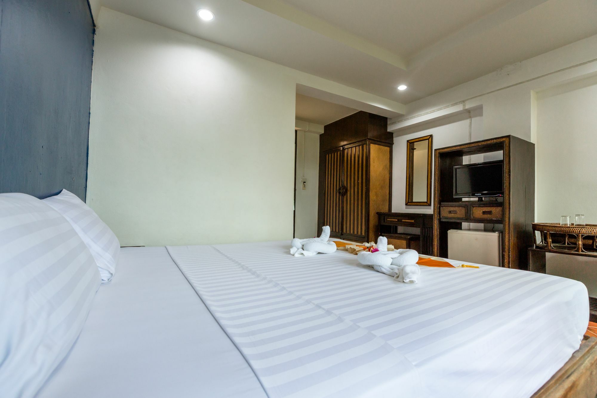 Porterhouse Beach Hotel Patong Buitenkant foto
