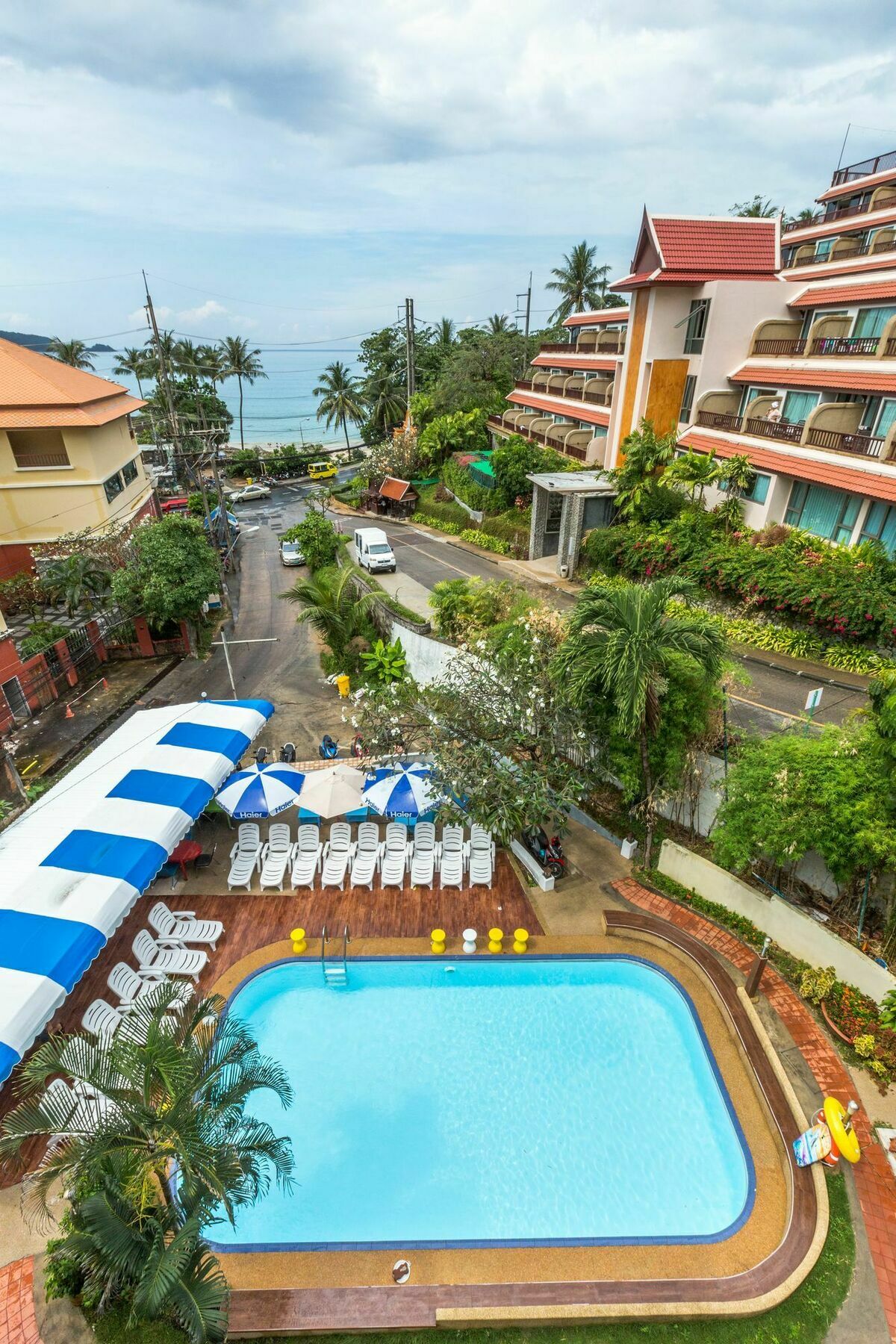 Porterhouse Beach Hotel Patong Buitenkant foto