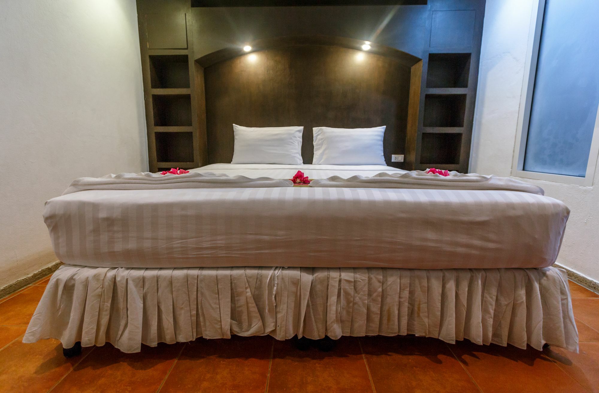 Porterhouse Beach Hotel Patong Buitenkant foto